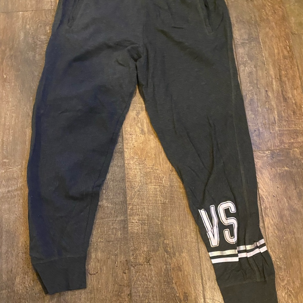 Victoria's Secret grey jogger sweatpants. Size M. Very good condition.